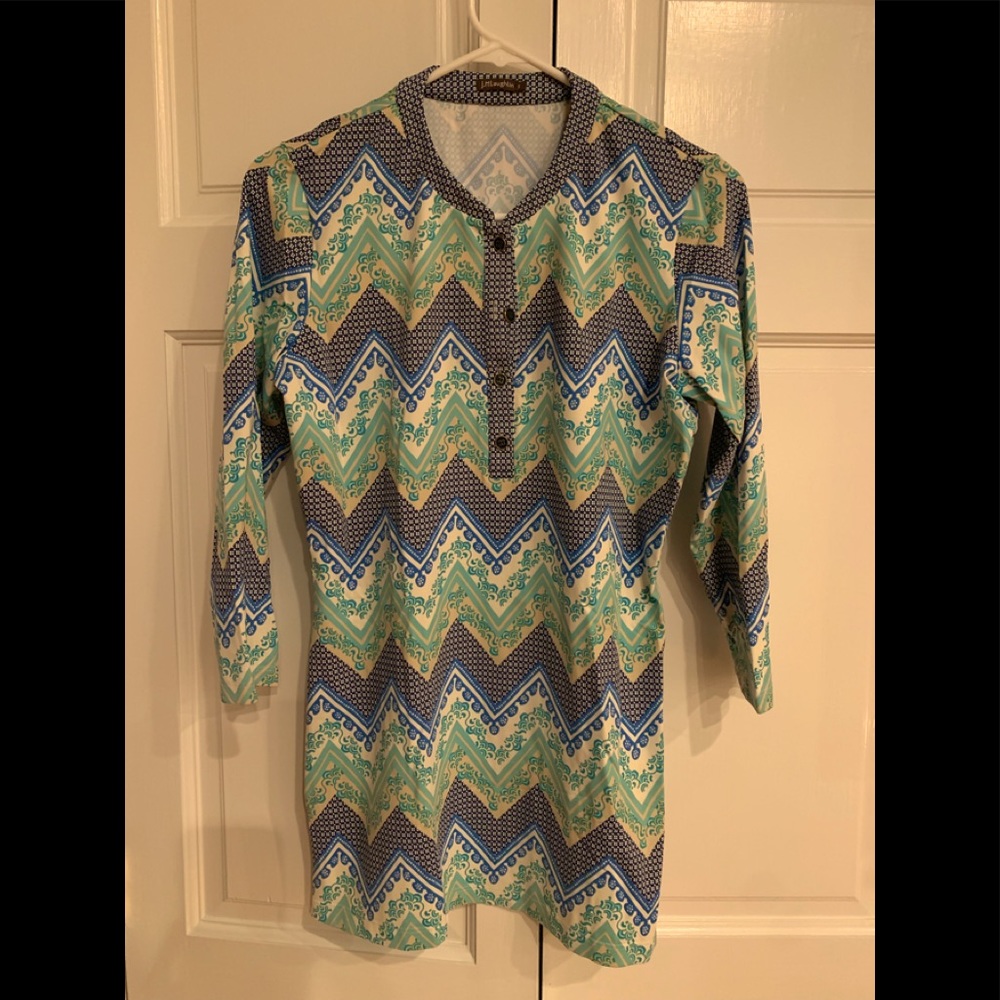 J McLaughlin Tunic. Nylon & Spandex blend. Good used condition.